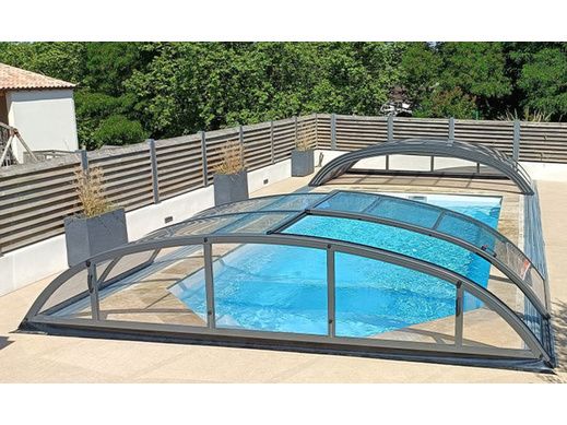 L’abri de piscine : une solution écologique pour économiser l'eau et l'énergie