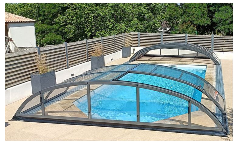 L’abri de piscine : une solution écologique pour économiser l'eau et l'énergie